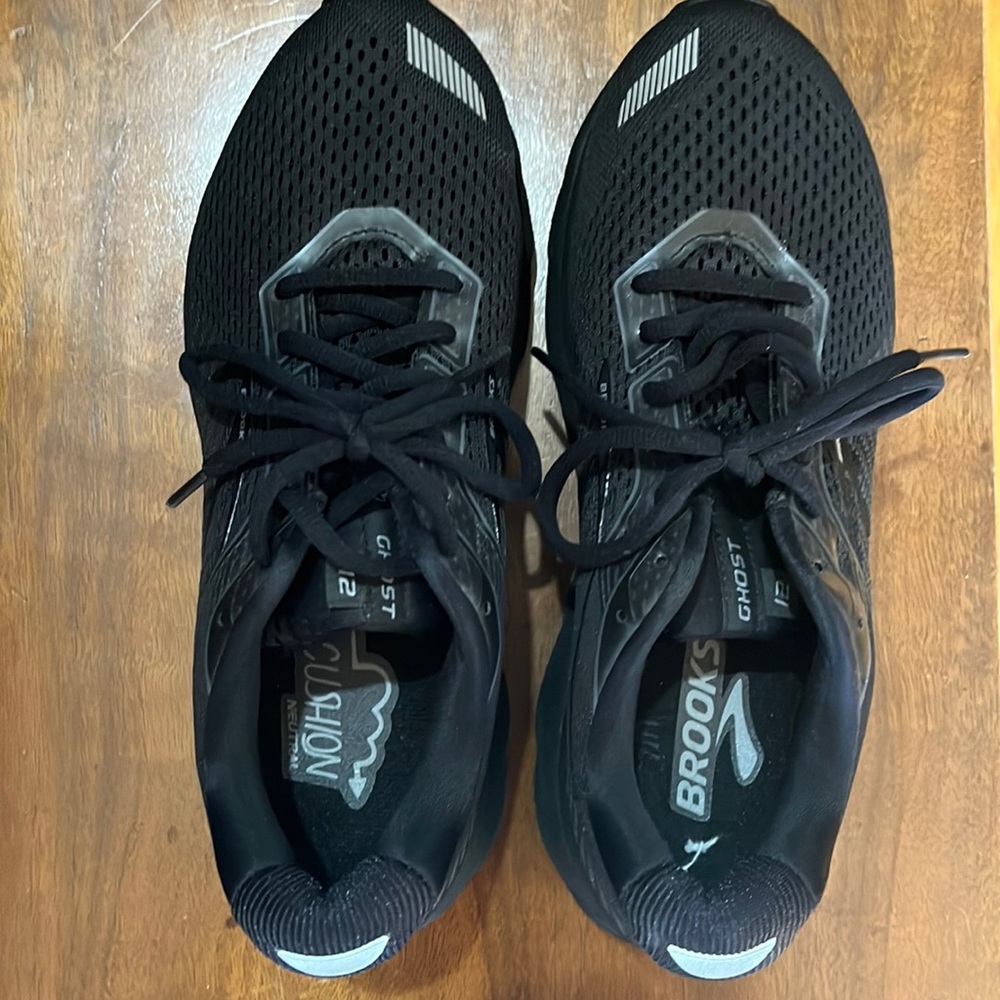 Brooks Ghost 12 black women’s 9W